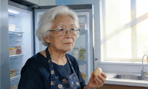 “妈妈忘了全世界，却没忘记爱你”｜关于阿尔茨海默症的所有答案